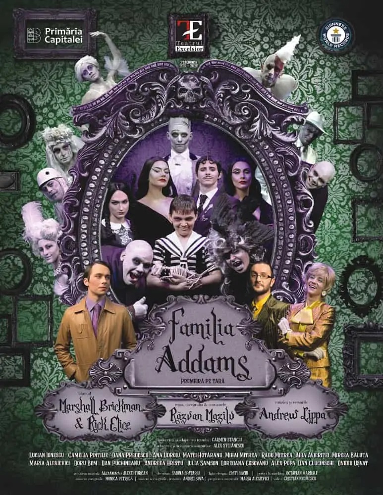 backlit Familia Addams